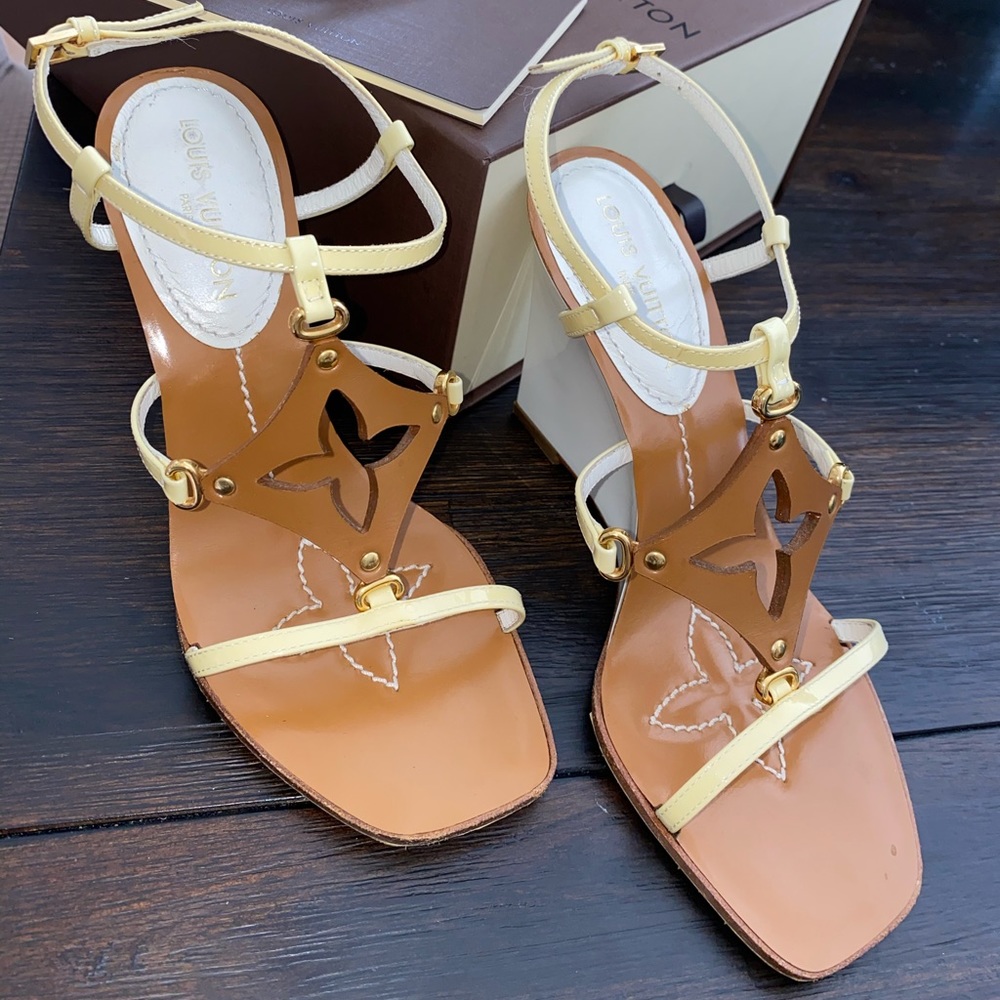 💯♥️Auth Louis Vuitton Leather Salndals